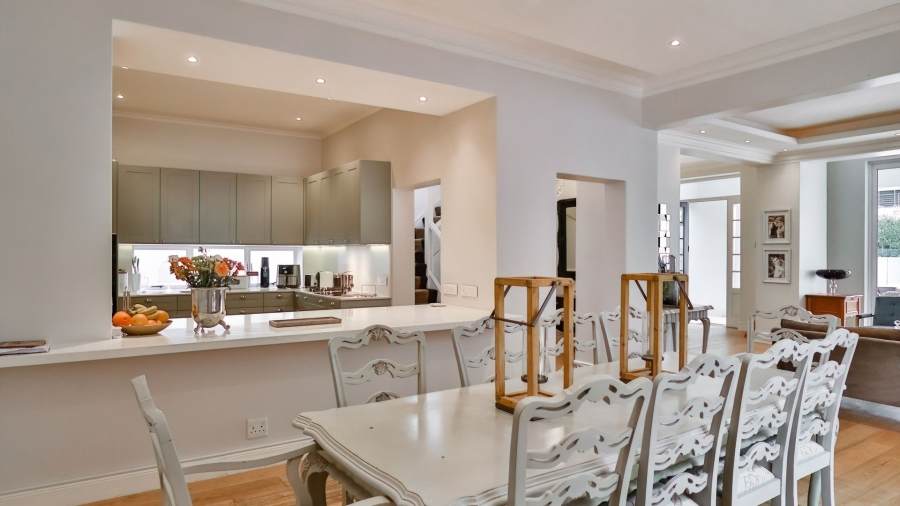 4 Bedroom Property for Sale in Fresnaye Western Cape